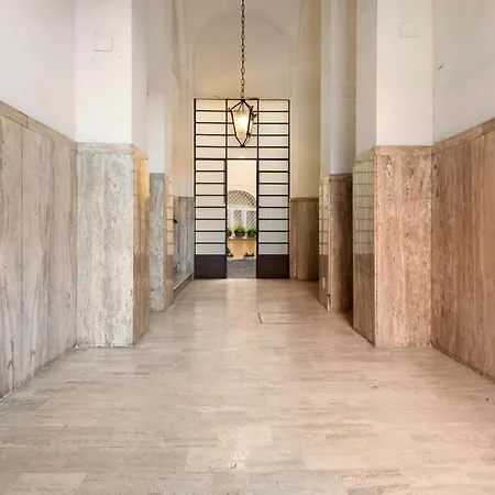 Lata Rana Colosseum Luxury Loft Apartment