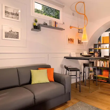 Lata Rana Colosseum Luxury Loft Apartment