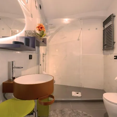 Lata Rana Colosseum Luxury Loft *